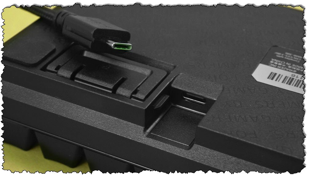 منفذ Razer Huntsman Mini USB-C