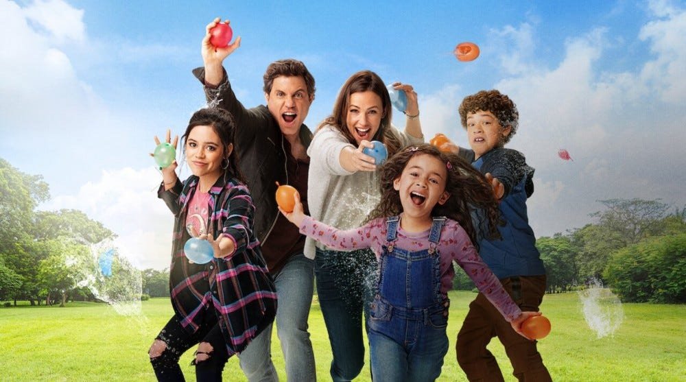 ميزات جديدة لـ Netflix في الأسبوع الذي يبدأ في 8 | اخبار مصر مباشر جينيفر غارنر والممثل "نعم يوم واحد" رمي بالونات الماء.