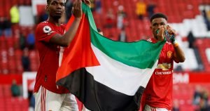 بوجبا وديالو يرفعان العلم الفلسطيني في مباراة مانشستر يونايتد | غزة نيوز