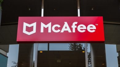 صورة وفقًا للمحامي ، تم العثور على John McAfee ، مبتكر برنامج McAfee Antivirus ، ميتًا في السجن – Remark Geek